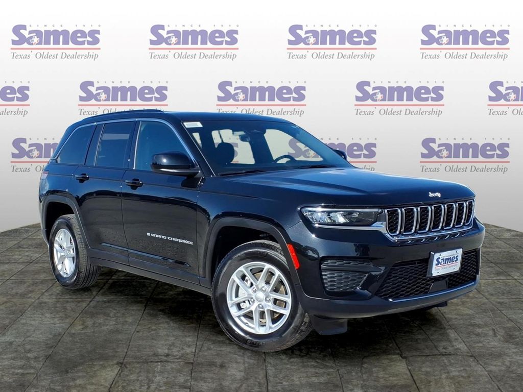 2026 Jeep Grand Cherokee Laredo