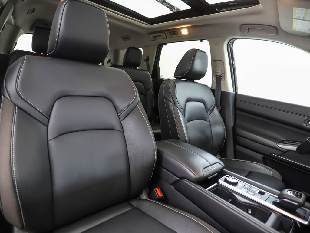 2024 Nissan Pathfinder SL 32