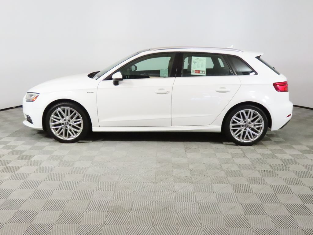 Thumbnail: 2018 Audi A3 e-tron - 2
