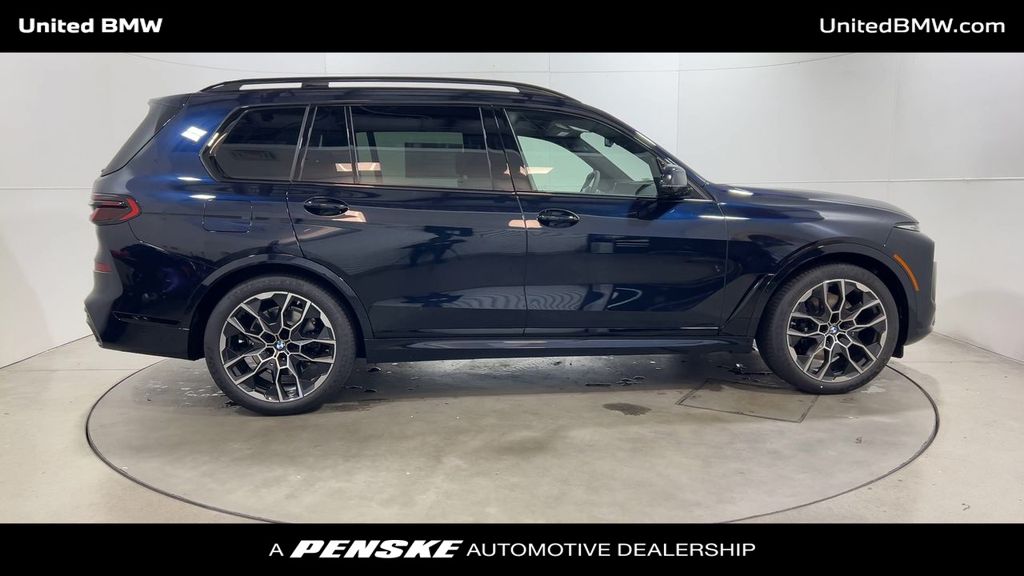 Thumbnail: 2026 BMW X7 - 9