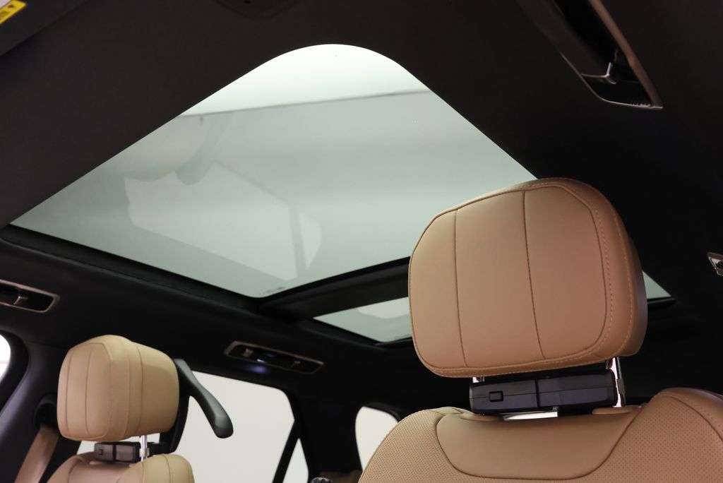 Thumbnail: 2026 Land Rover Range Rover Sport - 13