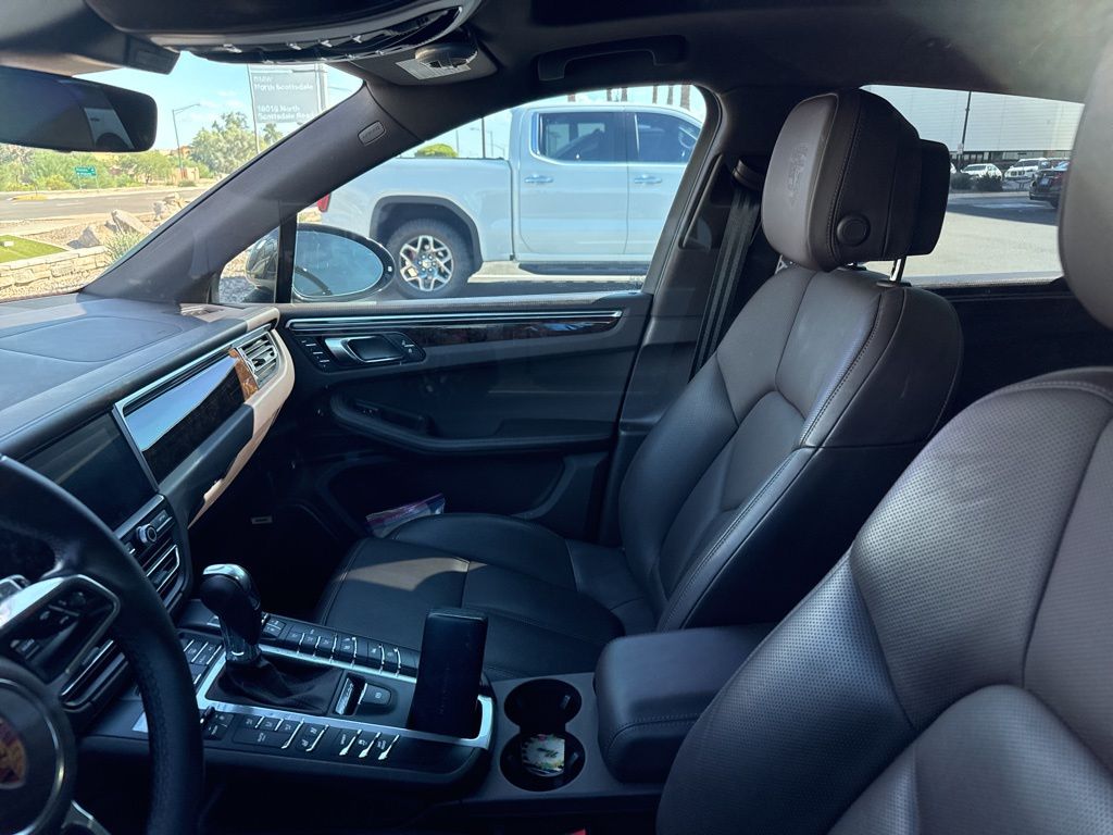 Thumbnail: 2021 Porsche Macan - 4