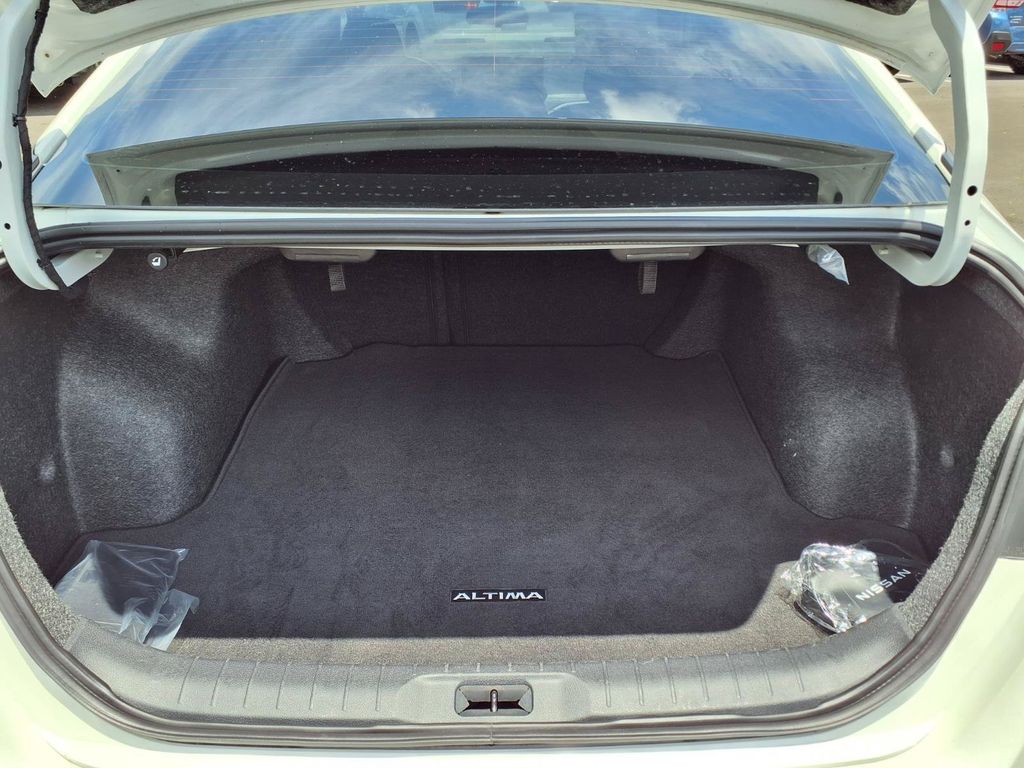 Used 2024 Nissan Altima Sedan