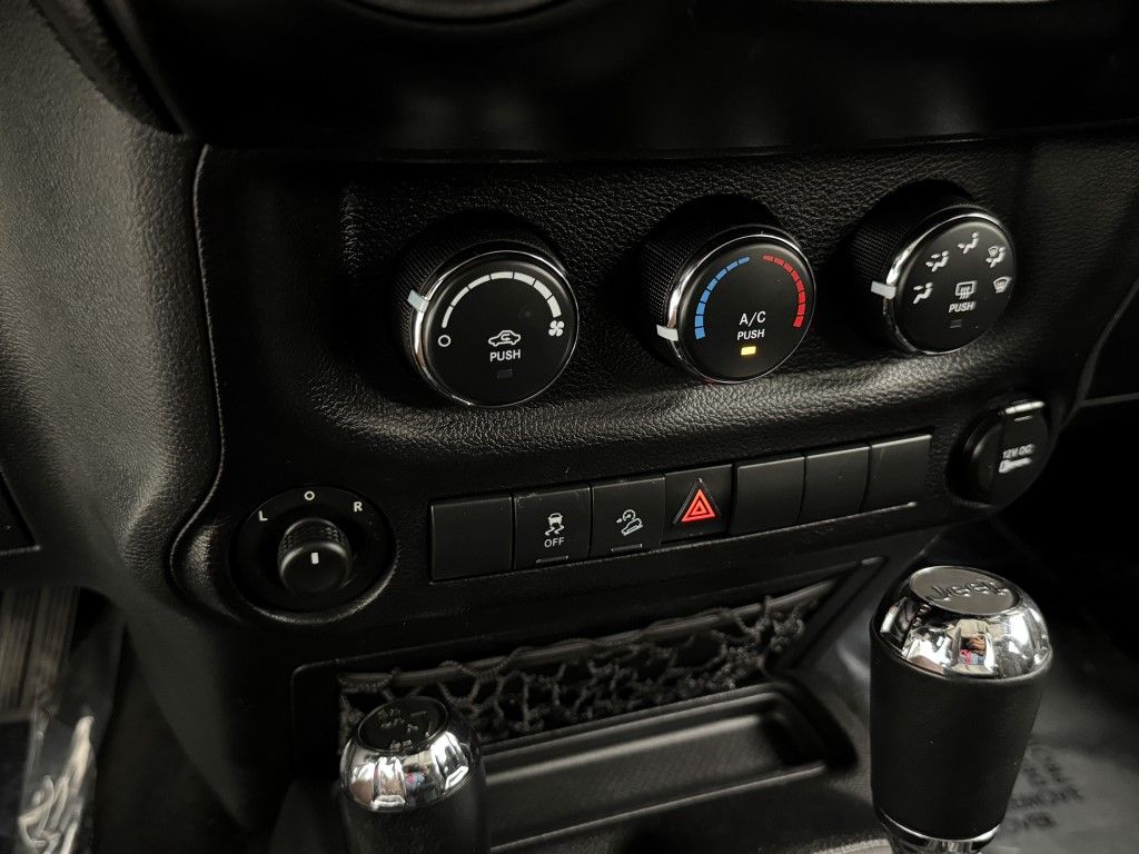 Thumbnail: 2014 Jeep Wrangler - 23