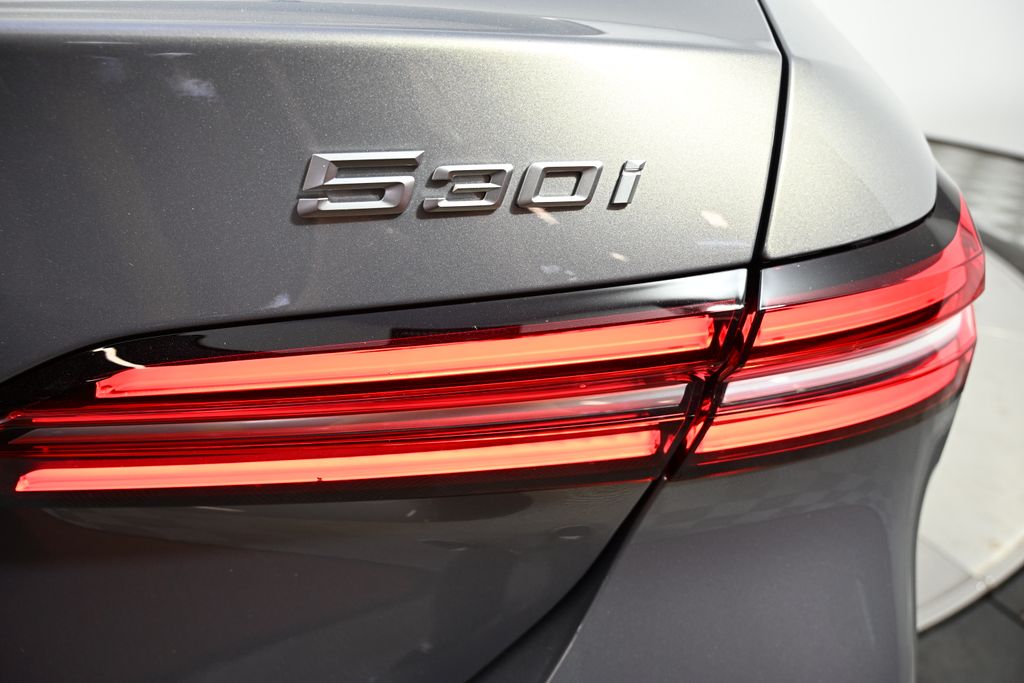 Thumbnail: 2026 BMW 5 Series - 11