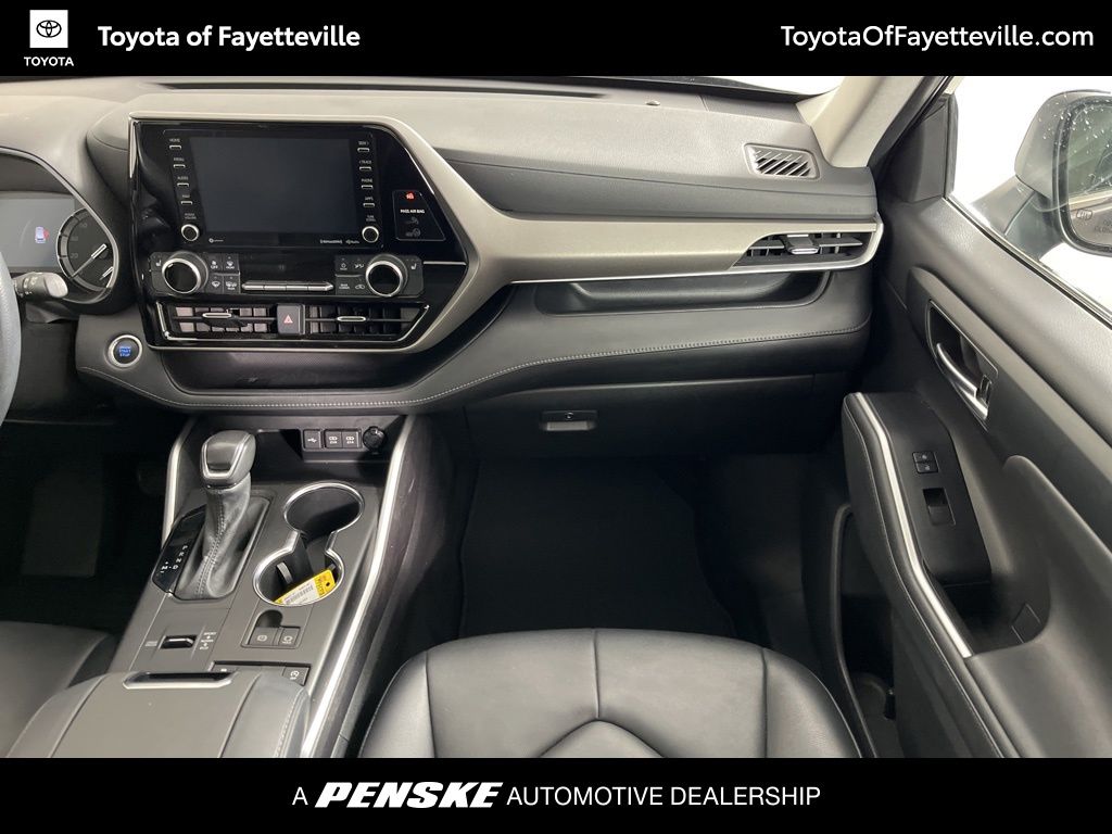 Thumbnail: 2021 Toyota Highlander - 15