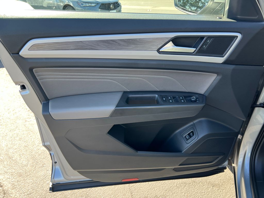 Thumbnail: 2022 Volkswagen Atlas - 12