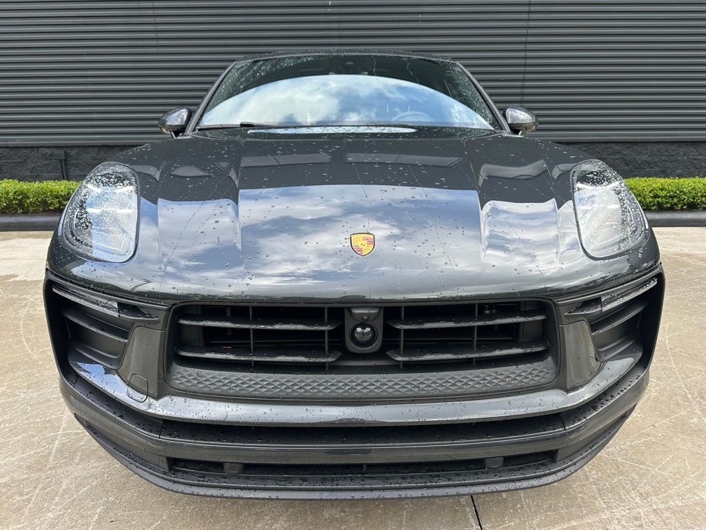 Thumbnail: 2026 Porsche Macan - 8