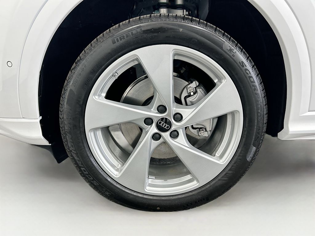 Thumbnail: 2025 Audi Q5 - 30