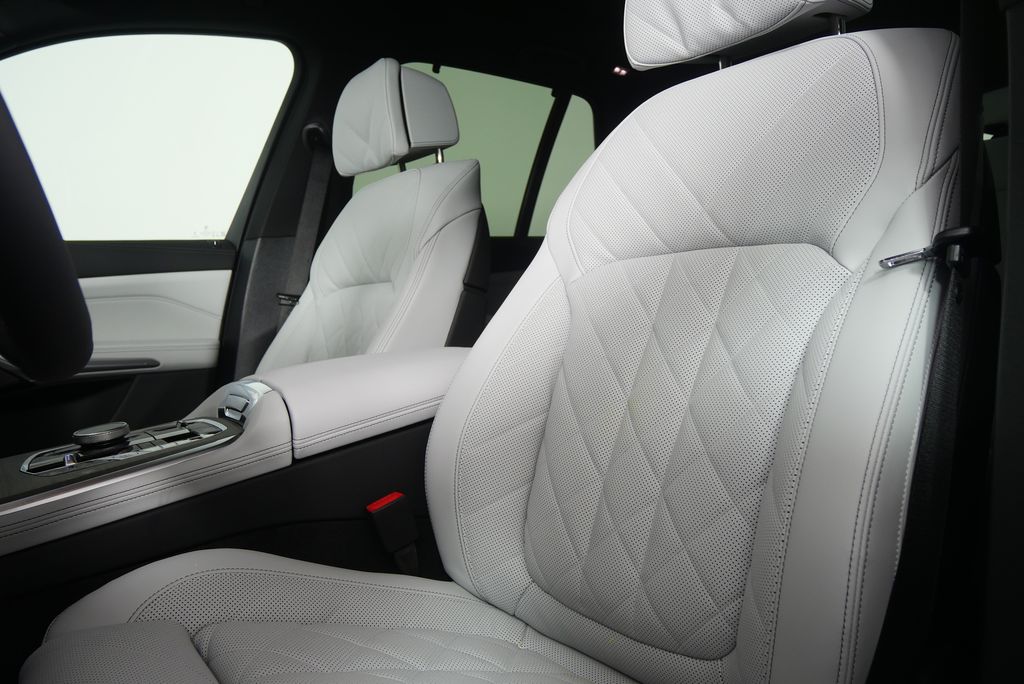 Thumbnail: 2026 BMW X5 - 10