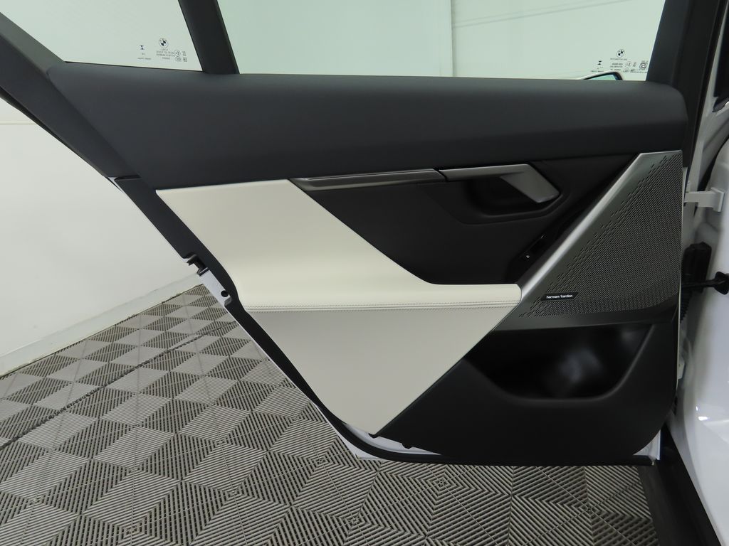 Thumbnail: 2026 BMW i5 - 27