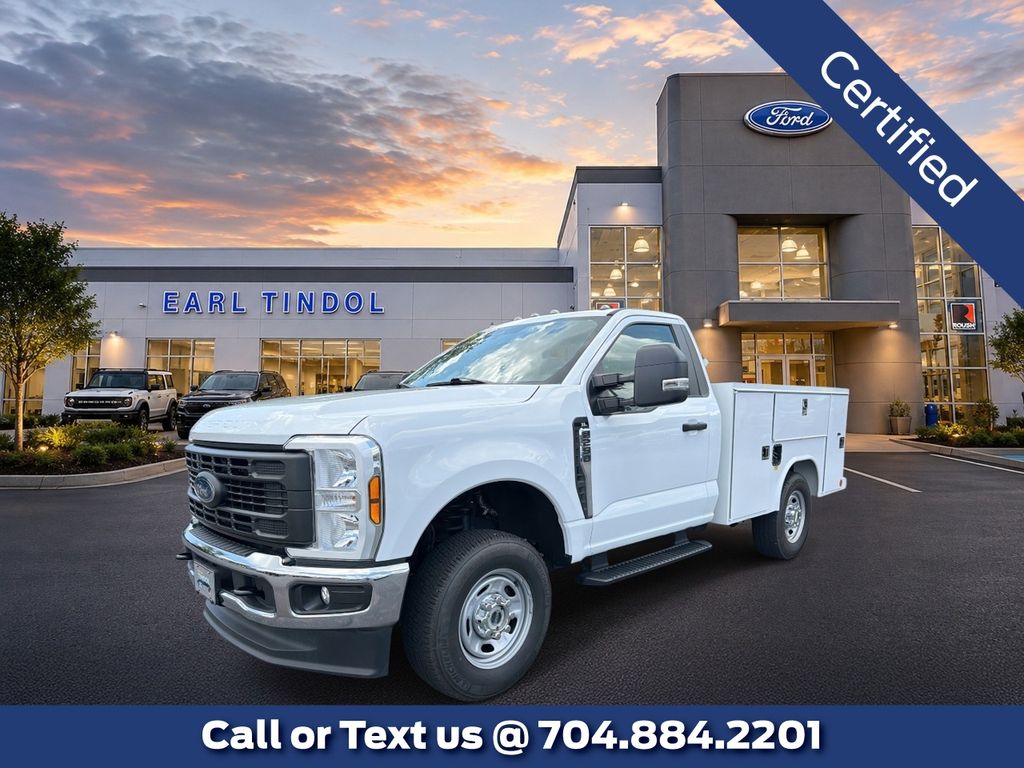 Oxford White 2024 Ford F-250 Super Duty Pickup Truck Four-Wheel Drive Automatic