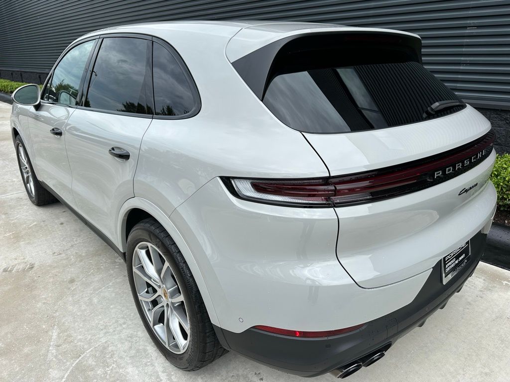 Thumbnail: 2024 Porsche Cayenne - 3