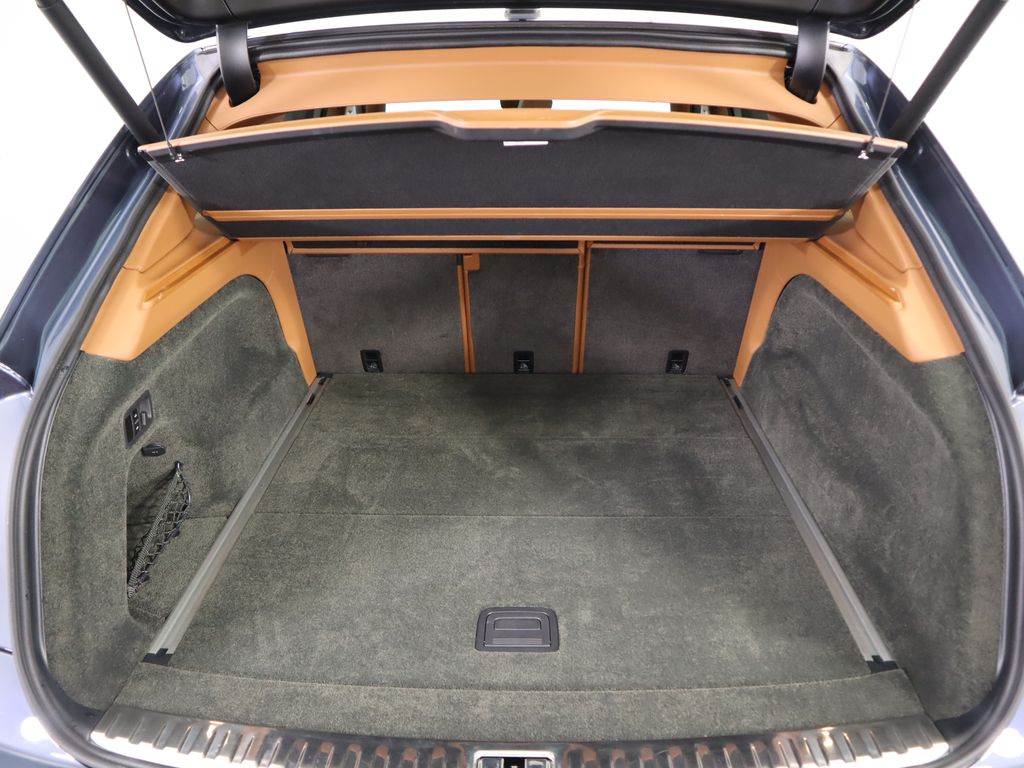 2021 Bentley Bentayga  29