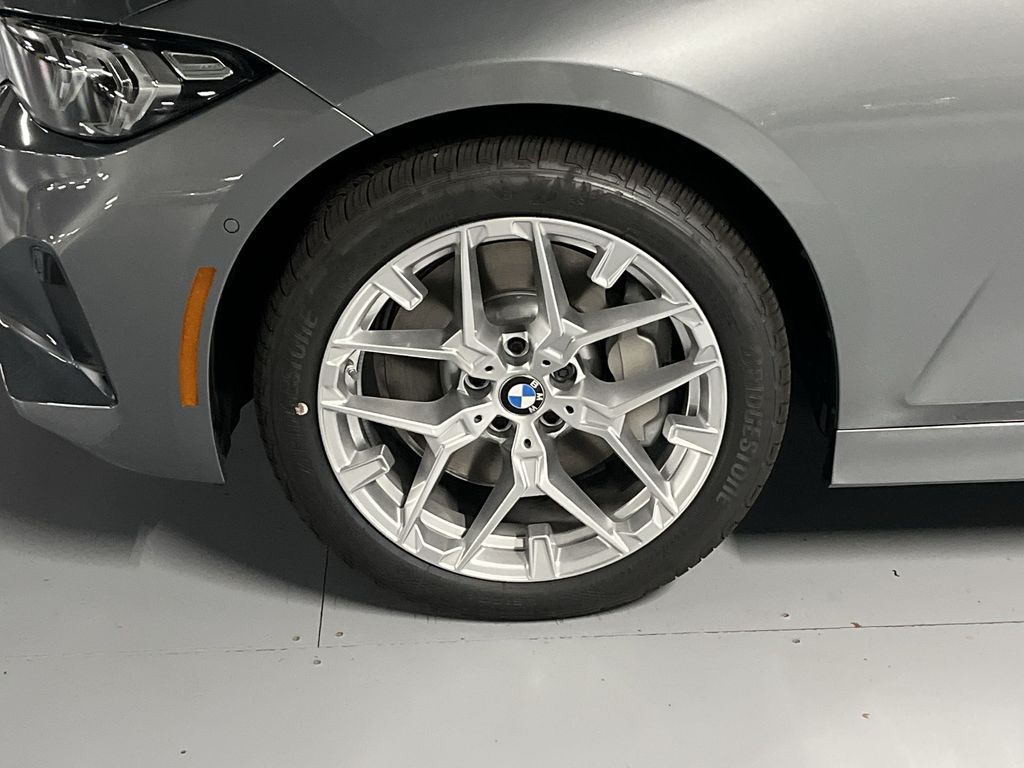Thumbnail: 2025 BMW 3 Series - 10