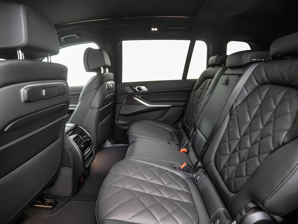 Thumbnail: 2026 BMW X7 - 23