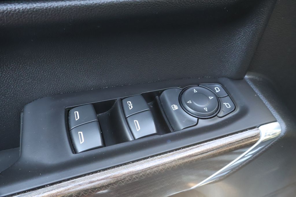 Thumbnail: 2021 Chevrolet Silverado 1500 - 16