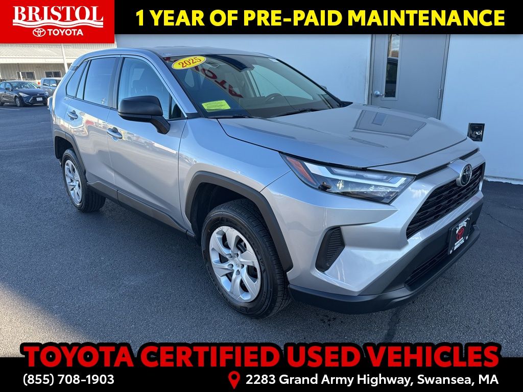 2025 Toyota RAV4 LE's photo