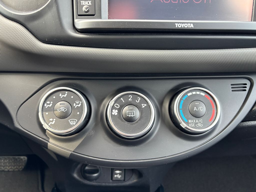 Thumbnail: 2016 Toyota Yaris - 14