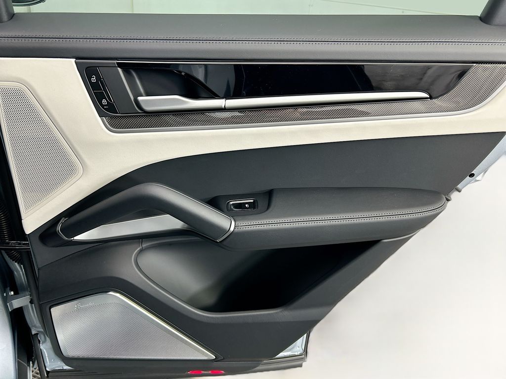 Thumbnail: 2026 Porsche Cayenne - 28