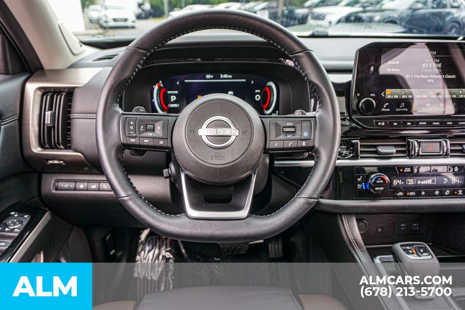 Used 2025 White Nissan Platinum image 29