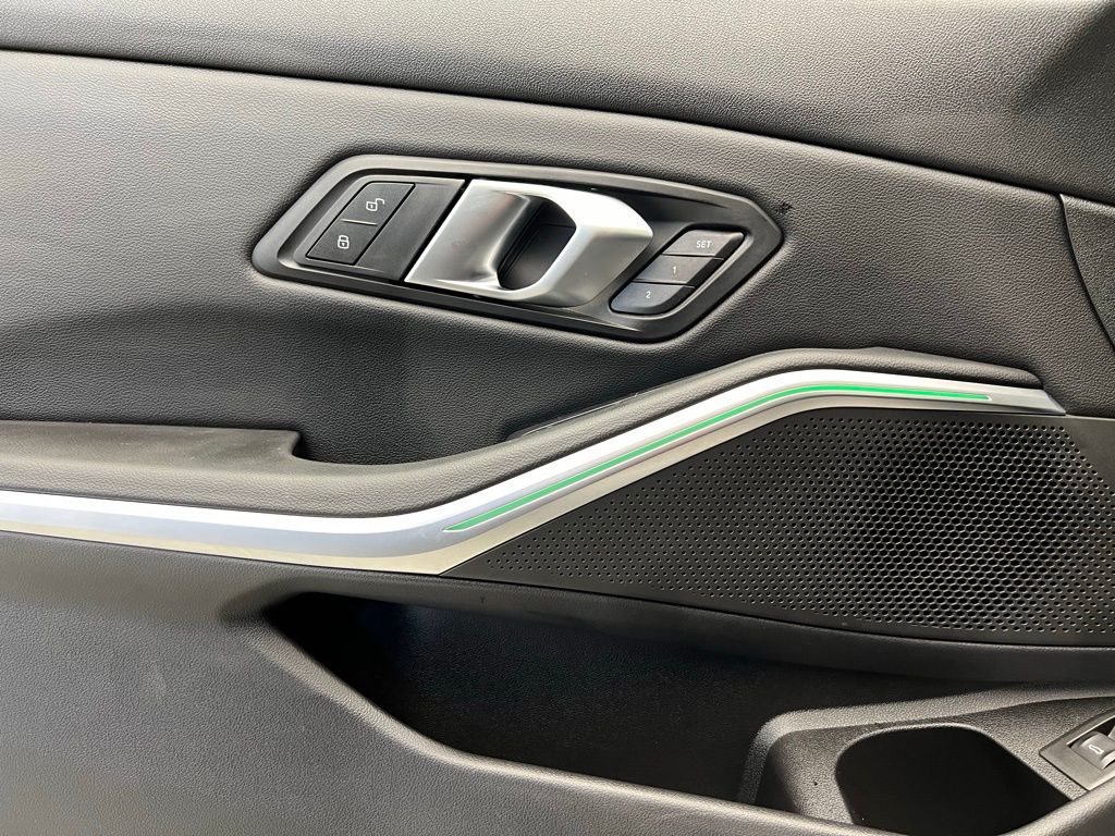 Thumbnail: 2025 BMW 3 Series - 21