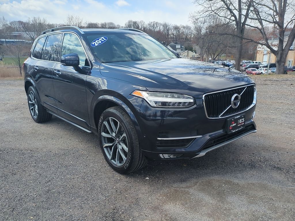 2017 Volvo XC90 T6 Momentum AWD