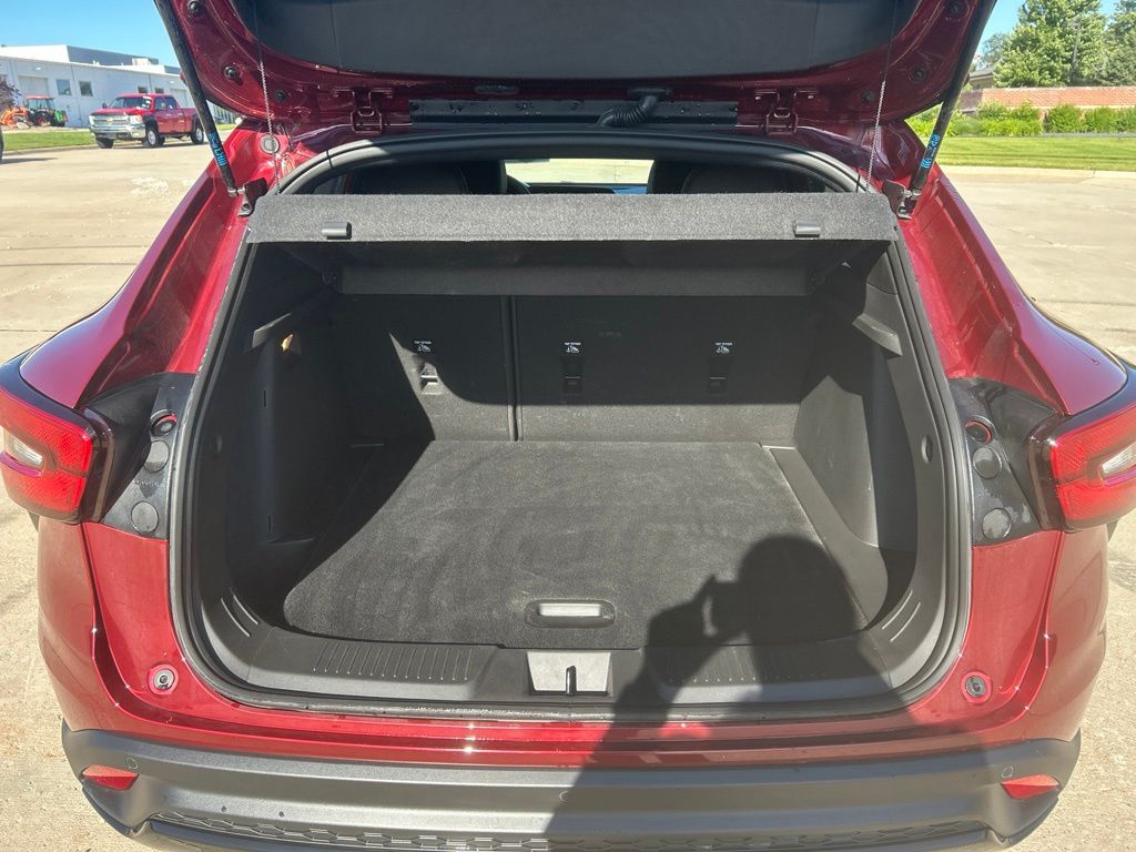 Used 2025 Chevrolet Trax SUV