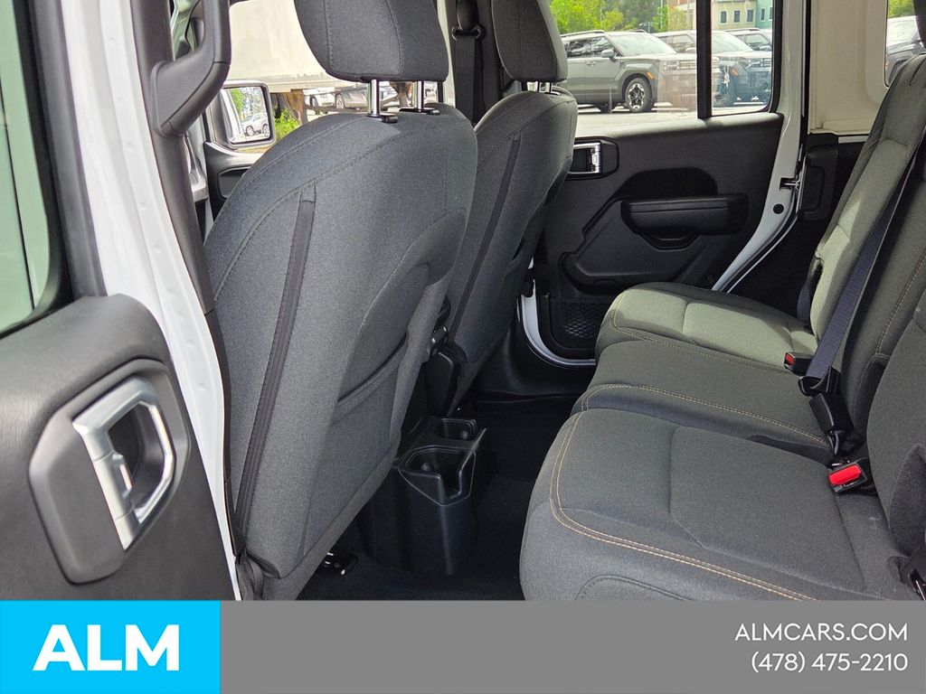 Used 2025 White Jeep Sport S image 9
