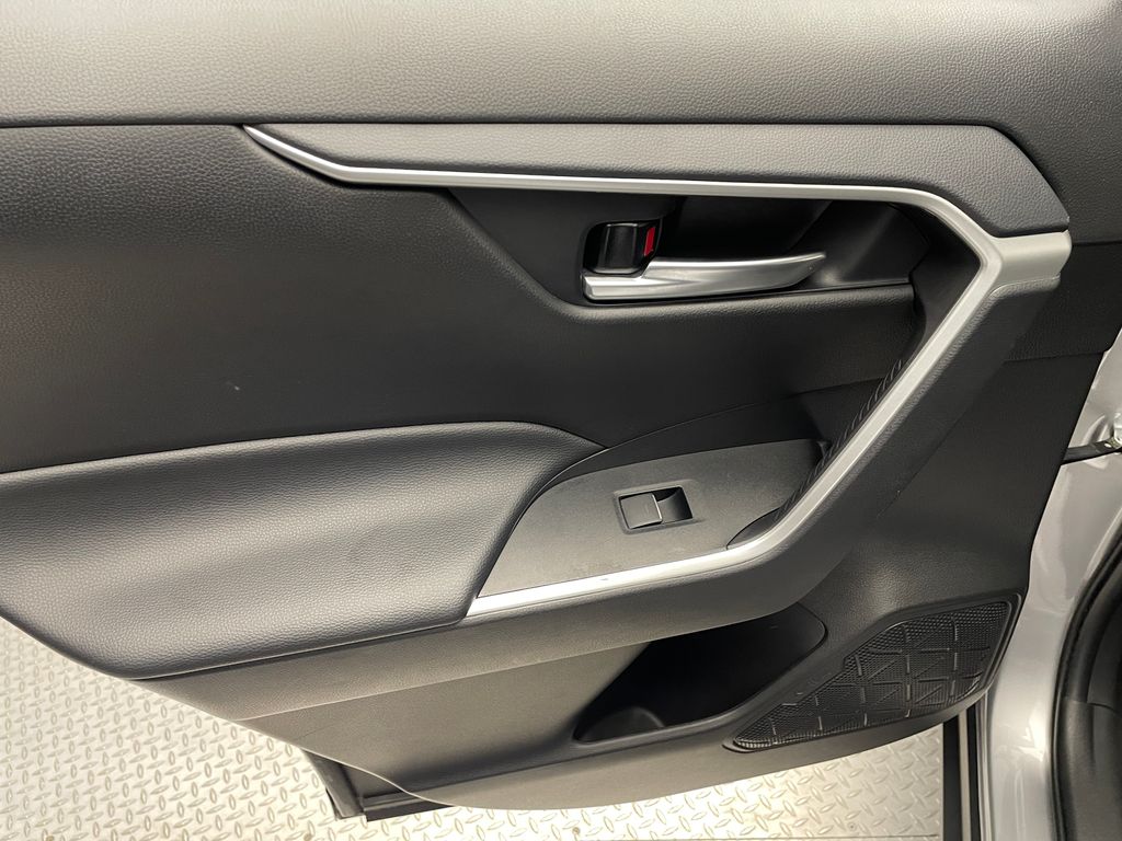 Thumbnail: 2025 Toyota RAV4 - 32