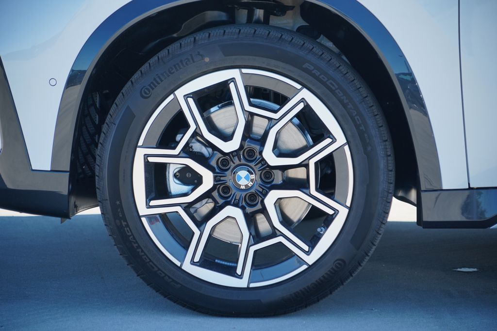 Thumbnail: 2027 BMW X1 - 6