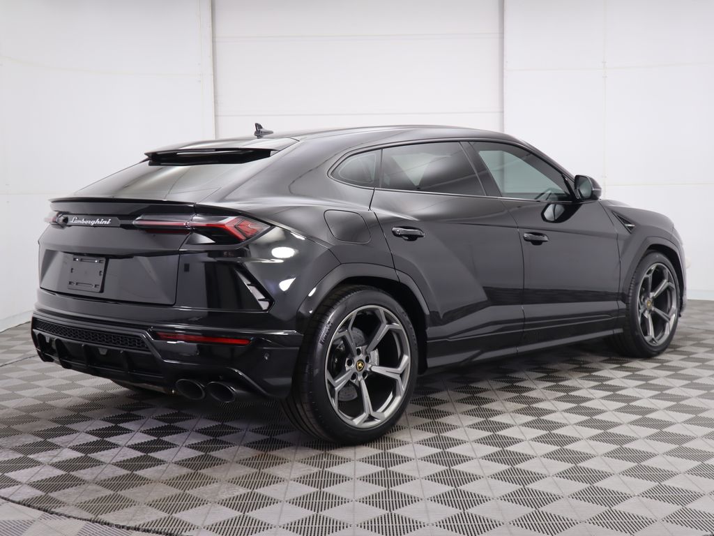 2022 Lamborghini Urus S 5