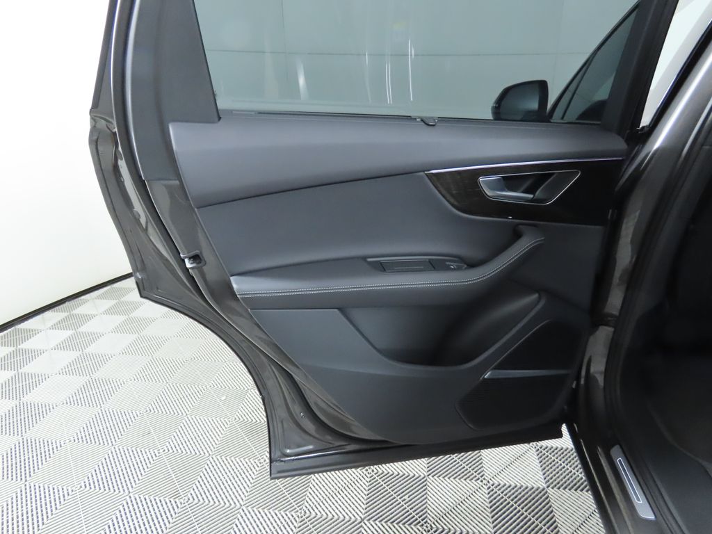 Thumbnail: 2025 Audi Q7 - 29