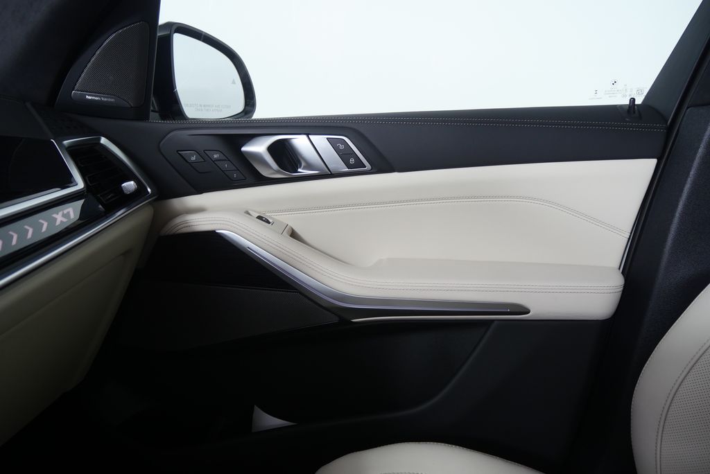 Thumbnail: 2026 BMW X7 - 26