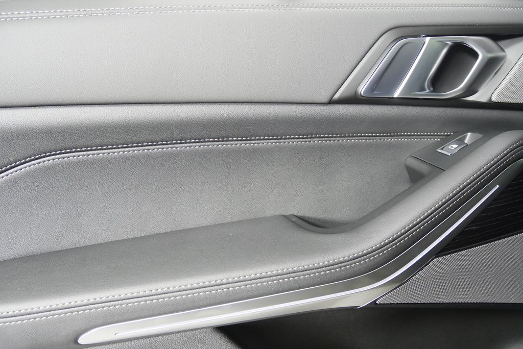 Thumbnail: 2026 BMW X5 - 13