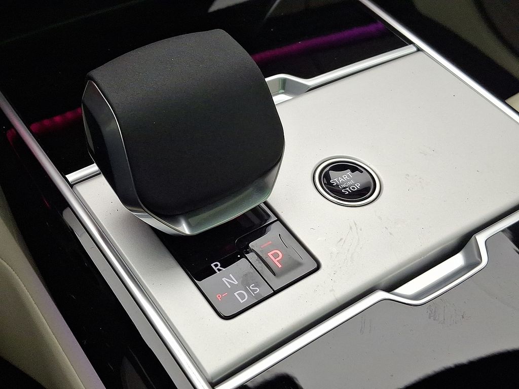 Thumbnail: 2026 Land Rover Range Rover - 12