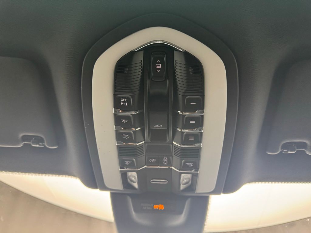 2021 Porsche Macan  17