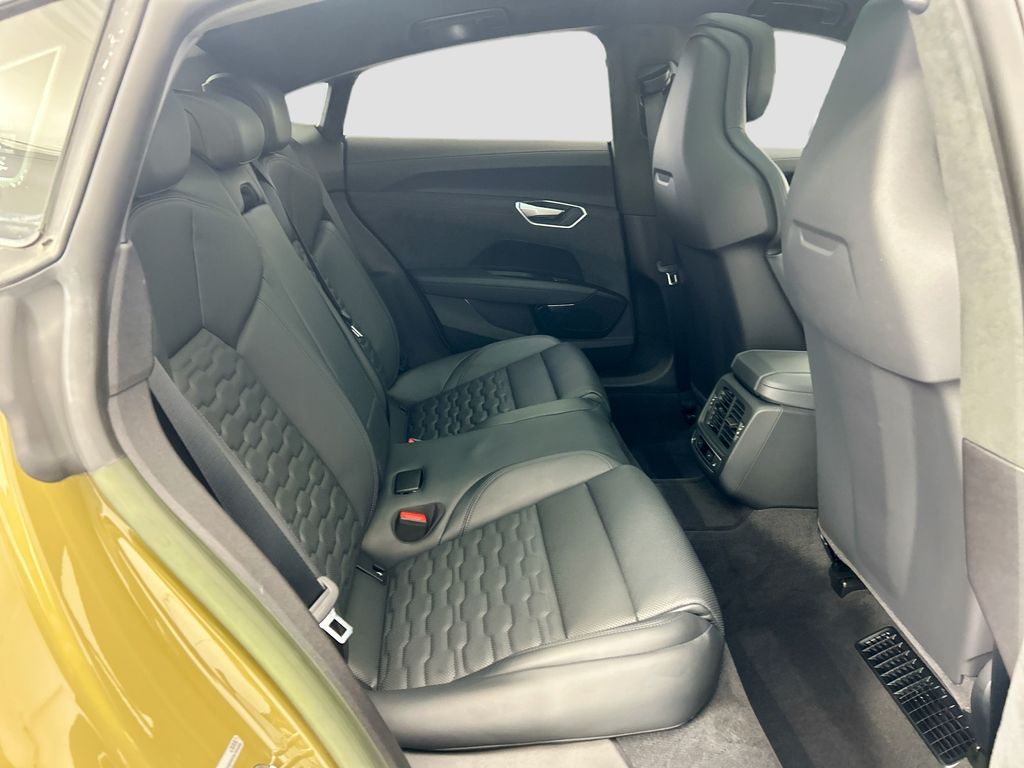 Thumbnail: 2022 Audi RS e-tron GT - 21