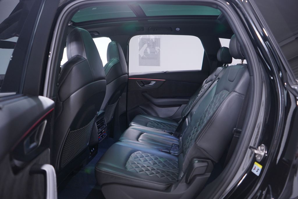 Thumbnail: 2023 Audi SQ7 - 9