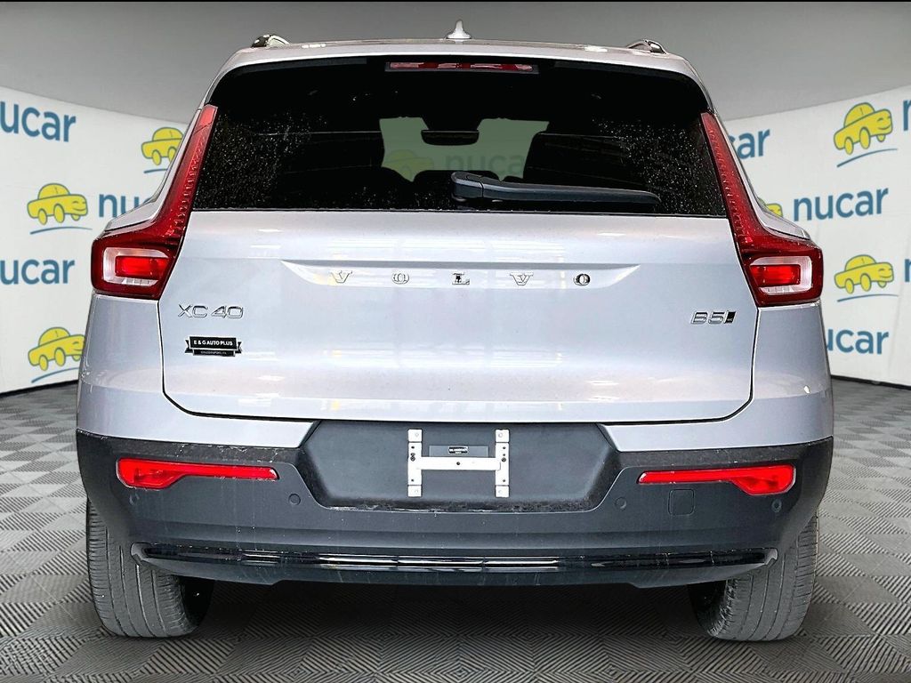 2025 Volvo XC40 — photo 6
