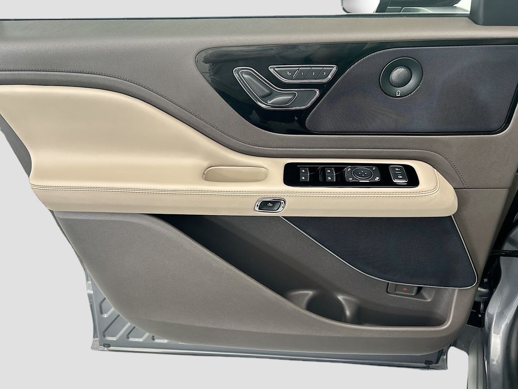 Thumbnail: 2023 Lincoln Aviator - 23