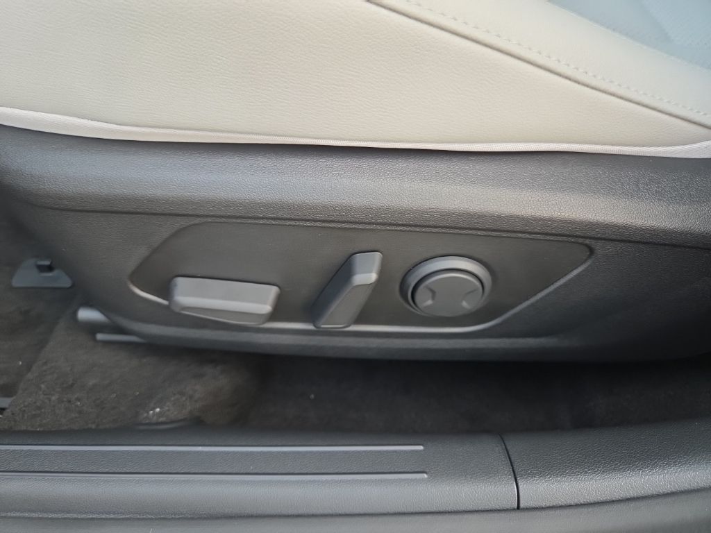 Thumbnail: 2025 Hyundai Elantra - 14