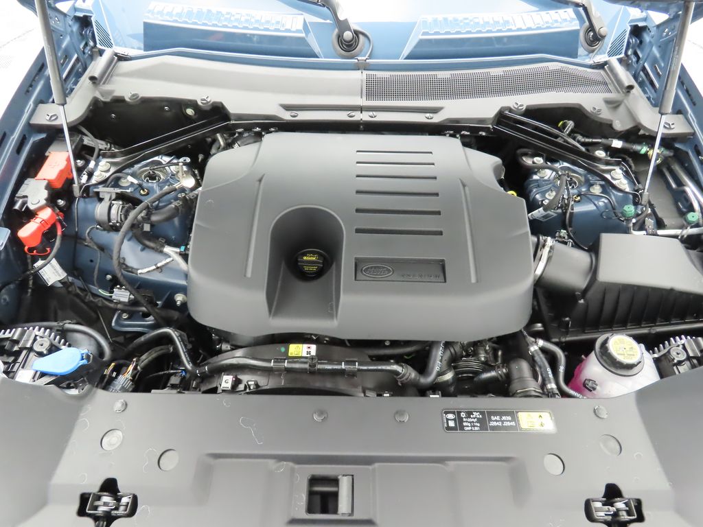 2025 Land Rover Defender 110 29