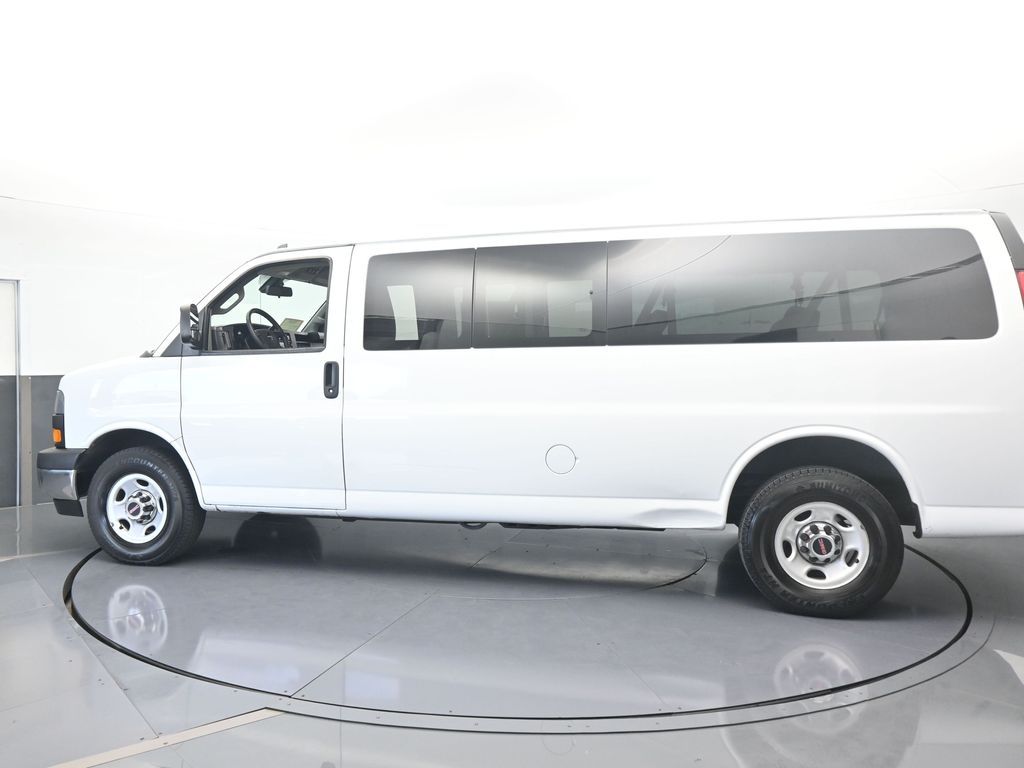 2020 GMC Savana Passenger LT's photo