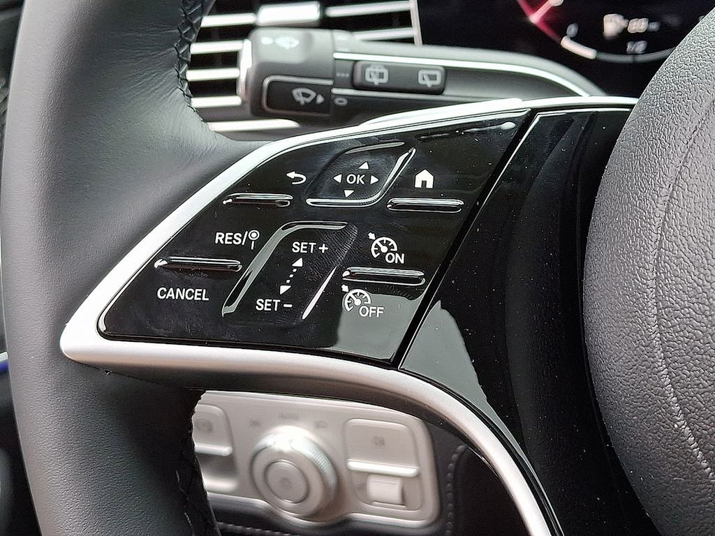 Thumbnail: 2025 Mercedes-Benz GLE - 16