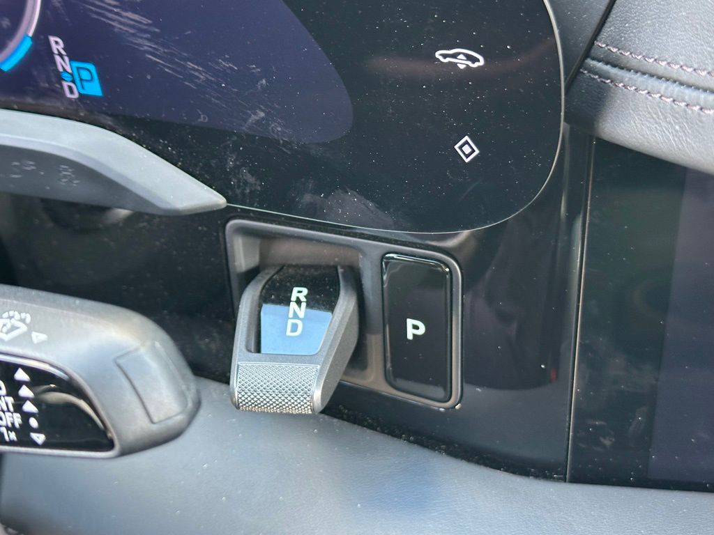 Thumbnail: 2025 Porsche Taycan - 32