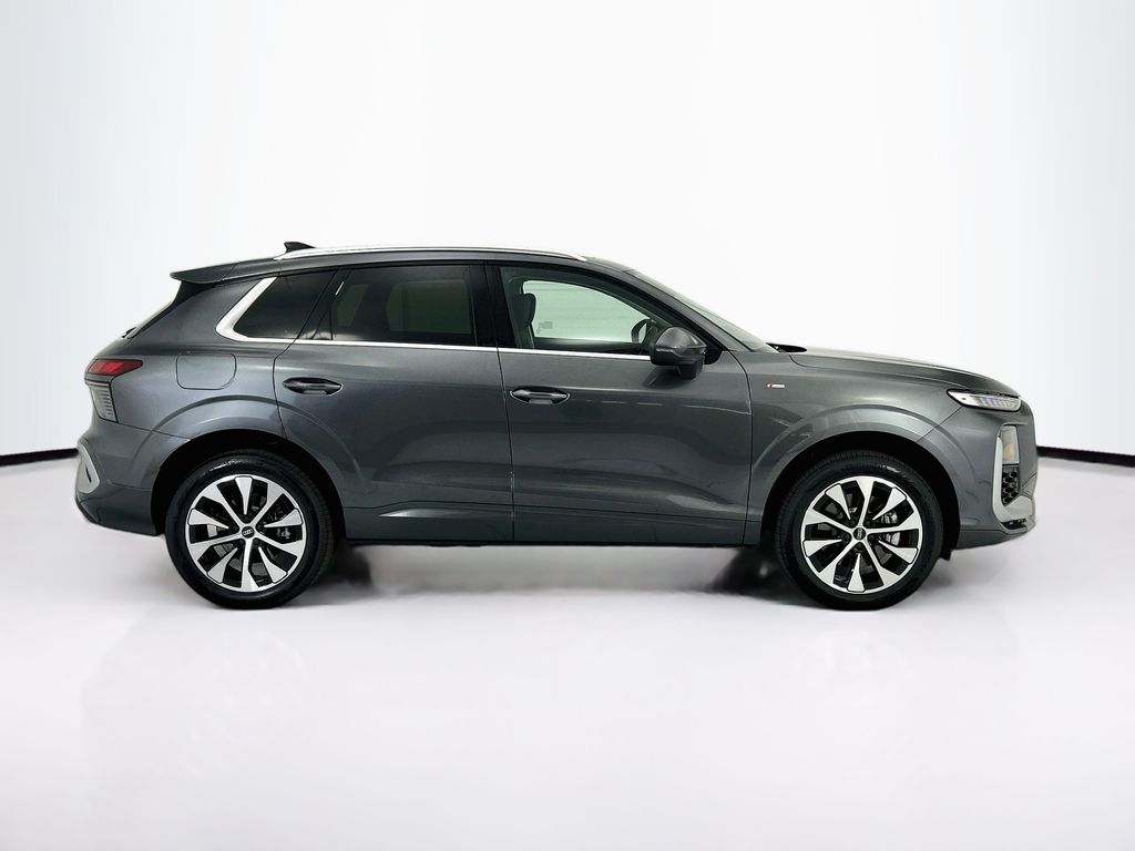 Thumbnail: 2026 Audi Q3 - 4