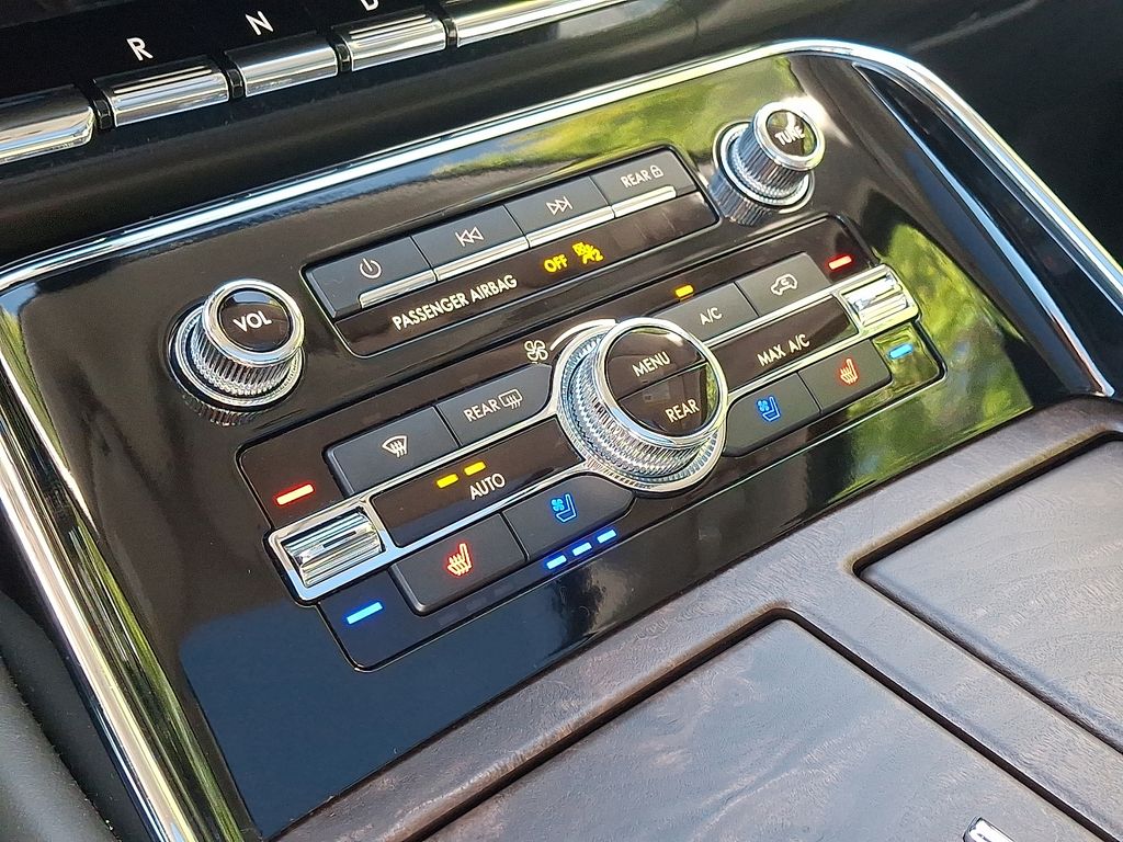 Thumbnail: 2022 Lincoln Navigator - 16