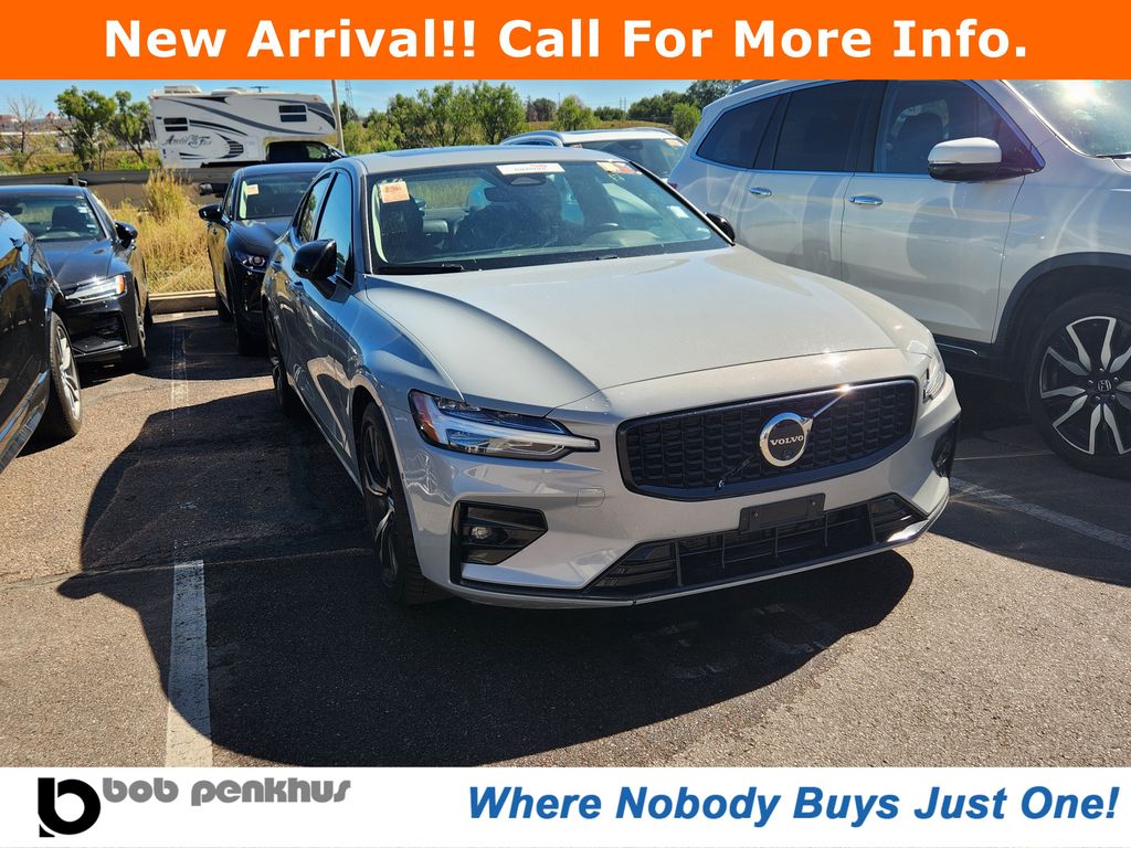 2024 Volvo S60 B5 Plus Dark Theme AWD
