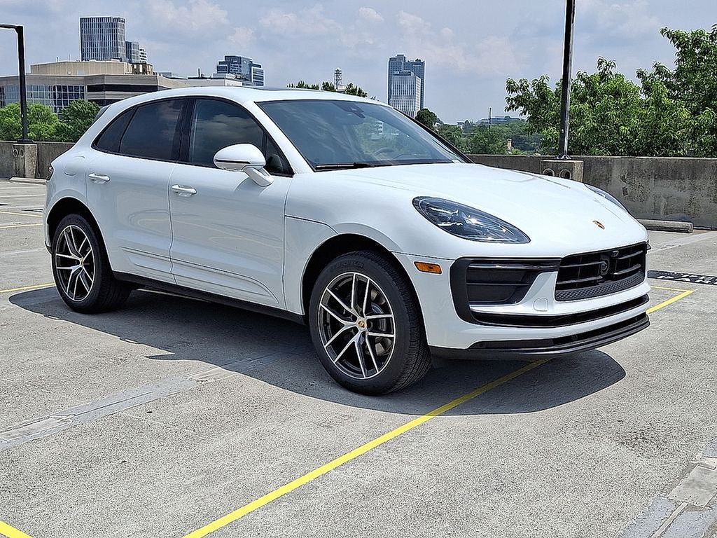 Thumbnail: 2025 Porsche Macan - 7